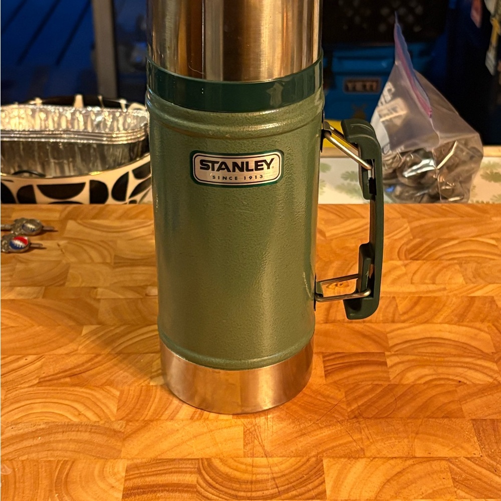 VINTAGE Stanley Classic Green Insulated Bottle